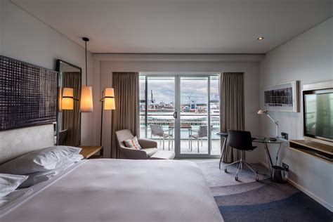 Hotel Review: Hilton Auckland (Deluxe Harbour View Room) - Fantastic ...