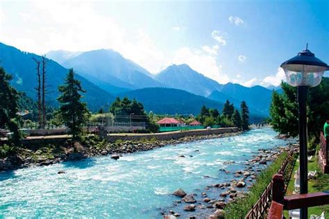 13 Best Places to Visit in Kashmir in Winter - Honeymoon Bug