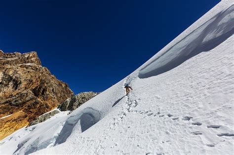 Premium Photo | Hiking scene in cordillera mountains, peru