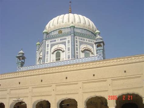 Hazrat Shah Suleman's Shrine and Mosque - Taunsa