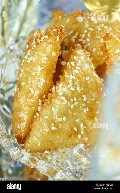 Sweet arabic algerian samsa samosa Stock Photo - Alamy