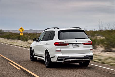 Gallery: 2019 BMW X7 xDrive50i in Mineral White Metallic