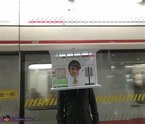 Subway People Costume | Mind Blowing DIY Costumes - Photo 2/4