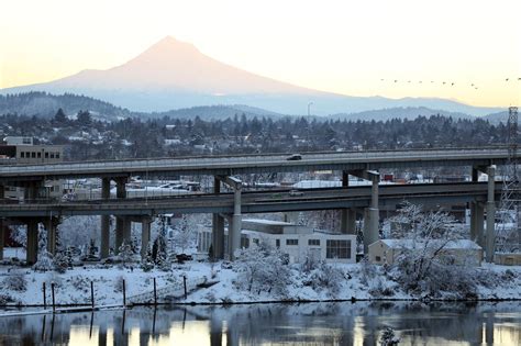 Snow looks increasingly likely Friday, as winter storm watch is issued for Portland area ...