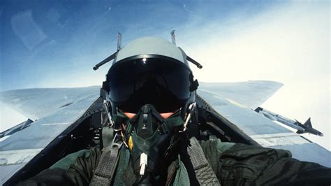 Why do Fighter Pilots Wear Helmets? Cargo Pilots Don’t! – Pilot Teacher