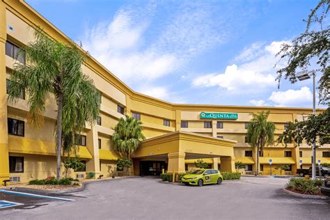 La Quinta Inn & Suites by Wyndham Miami Airport East | Miami, FL Hotels