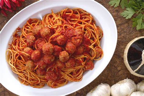 Spaghetti and meatballs - Italian recipes by GialloZafferano