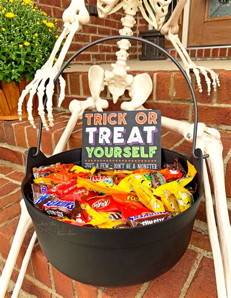 DIY 'Trick or Treat Yourself' Halloween Candy Bowl Sign + FREE Cut File