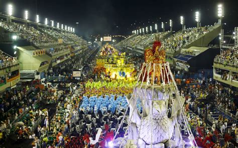 Rio Carnival 2015: Samba schools parade despite storms