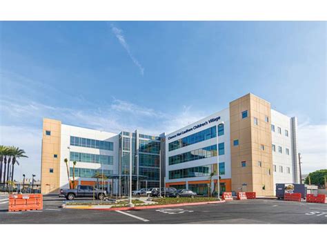 Hospital's Exterior Envelope is Designed to Reflect Light, Color and ...