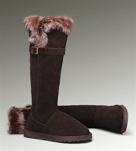 tall uggs with fur on outside