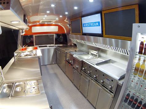 Gerelateerde afbeelding | Food truck interior, Food truck design, Food truck design interior