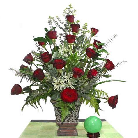 20 Black Roses Arrangement in Vase - SingaporeFlorist.com.sg