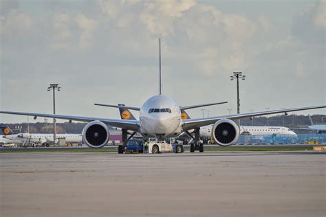 Lufthansa Cargo launches freighter flights to Hanoi