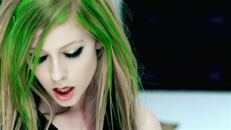 Smile {Music Video} - Avril Lavigne Photo (38792338) - Fanpop