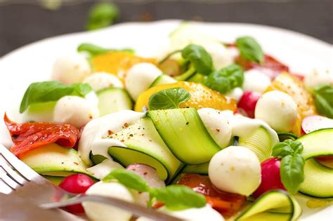 zoodles, mozzarella, zucchini, vegetables, pomegranate, salad, colorful, healthy, paprika, color ...