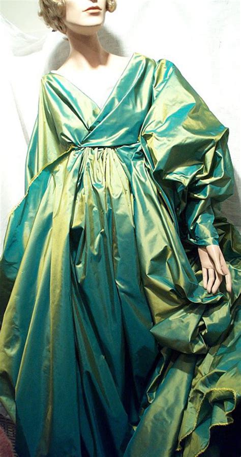 Guide to Silk Fabrics: Dupioni and Taffeta - Dengarden