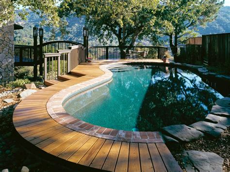 Above-Ground Pool Decks | HGTV