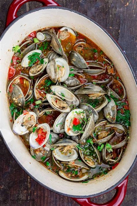 Hands down the BEST steamed clams recipe we've tried! And super easy to ...