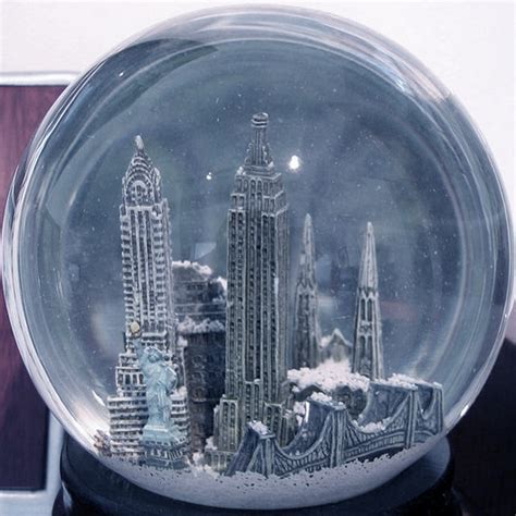 NYC Snow globe | Snow globes, Nyc snow globe, New york snow globe