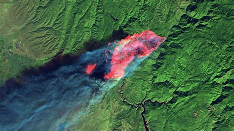 California's Deadliest Fire Is Seen Engulfing Paradise in 'Astonishing' Satellite Images | Live ...