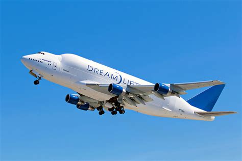 Boeing Dreamlifter transports 1.5m face masks for Covid-19 response ...