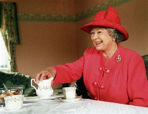 A peek at the Queen's breakfast: Twinings tea, cookies and cornflakes ...