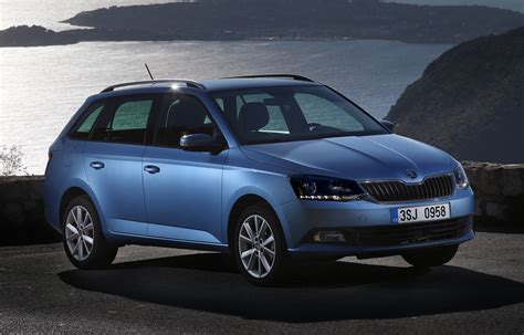 Skoda Fabia Estate Review (2021) | Parkers