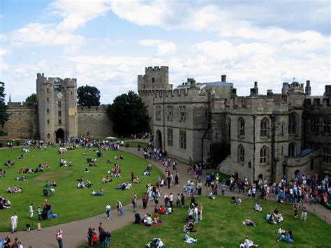 Warwick Castle, Warwickshire, England (with Map & Photos)