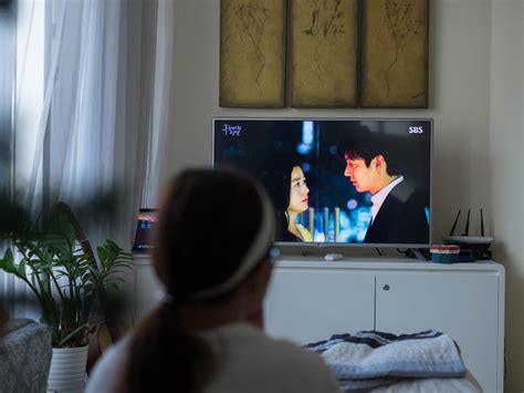 8 Kebiasaan yang Muncul saat Kamu Doyan Nonton Drama Korea