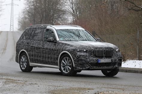 Spyshots: Likely BMW X7 M50i Shows the M Look - autoevolution