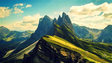 15 Beautiful HD Wallpapers Of Mountains and Rivers