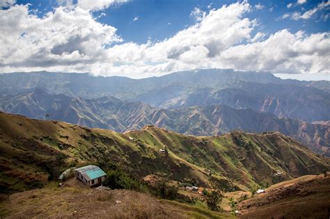 Endless mountains. Haiti : pics