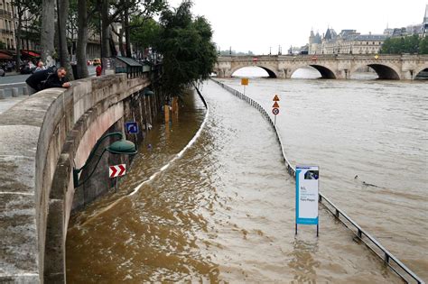 The Seine floods Paris - CBS News