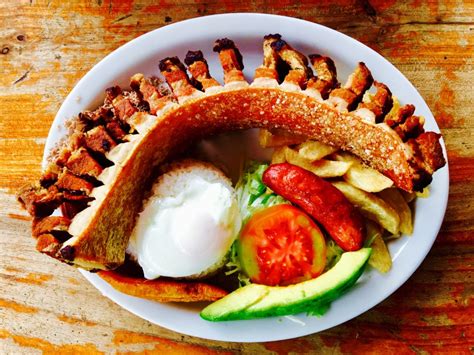 What to eat in Colombia for breakfast, lunch and dinner