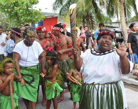 Day 190 - Nauru (11) | Local Nauru women can hardly contain … | Flickr