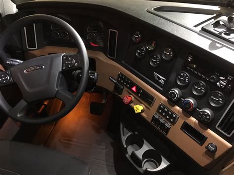 Introducir 43+ imagen freightliner cascadia interior – Thcshoanghoatham-badinh.edu.vn