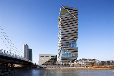 Torre G / HAEAHN Architecture + Designcamp Moonpark dmp + Gyung Sung Architects + TCMC ...