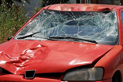 3 Common Causes of Windshield Damage - Badger Glass