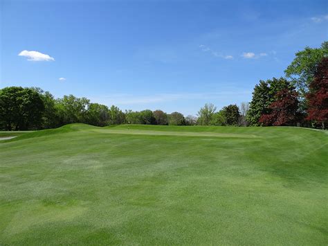 Blue Mound Golf and Country Club (Wauwatosa, Wisconsin) | GolfCourseGurus