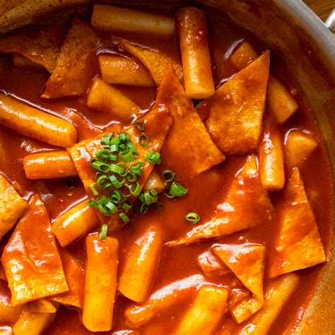 Easy Tteokbokki (Spicy Korean Rice Cakes) | Cookerru