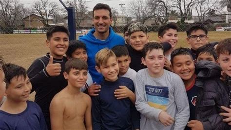 Lionel Scaloni fue a ver jugar al fútbol a su hijo y revolucionó todo