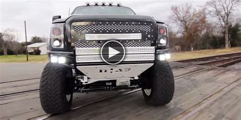 WOW! What a Monster (Lifted Ford Powerstroke)! Prepare Yourself for a Real Thunderstruck! - NO ...