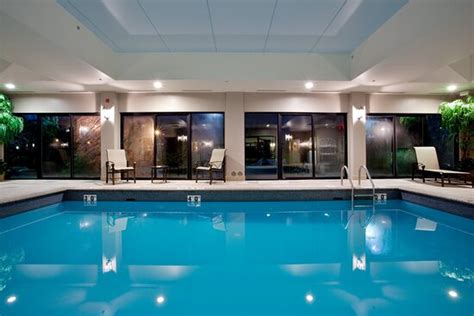 HOLIDAY INN EXPRESS & SUITES NEWPORT NEWS $85 ($̶1̶0̶4̶) - Prices ...