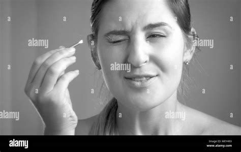 Woman tweezing eyebrows Black and White Stock Photos & Images - Alamy