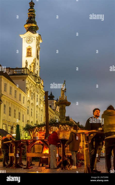 Steyr, Christmas market Christkindlmarkt at square Stadtplatz, Town Hall with tower, punch stand ...