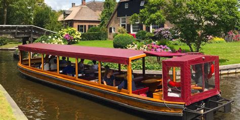 Giethoorn private boat tour - Local private guides from Giethorn