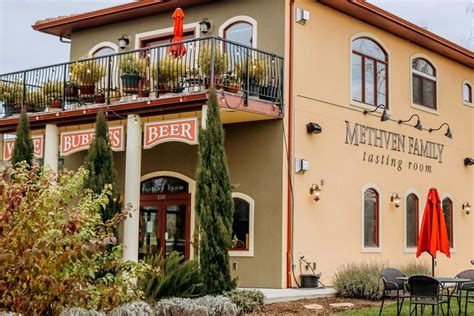 Best Downtown Dundee Oregon Wineries | WineryHunt Oregon