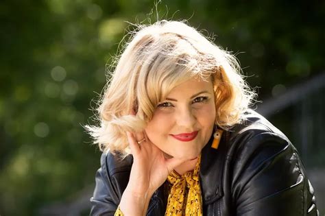 Derry Girls' Tara-Lynne O'Neill to star in revival of Shirley Valentine ...