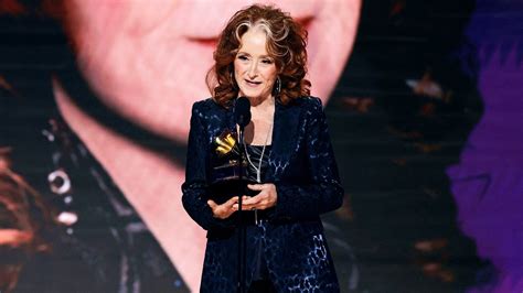 10 Best Bonnie Raitt Songs of All Time - Singersroom.com